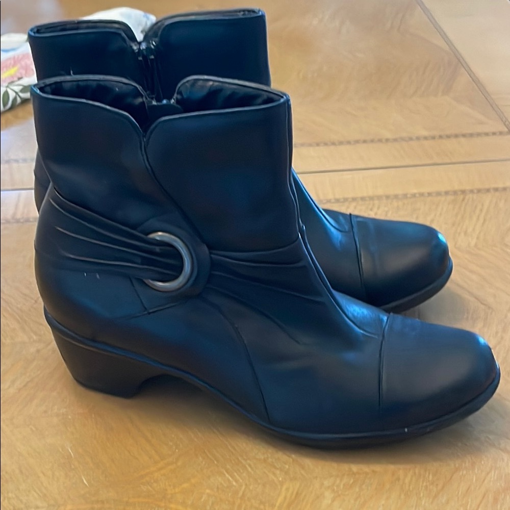 Clark’s Black Ankle Boots Size 7.5